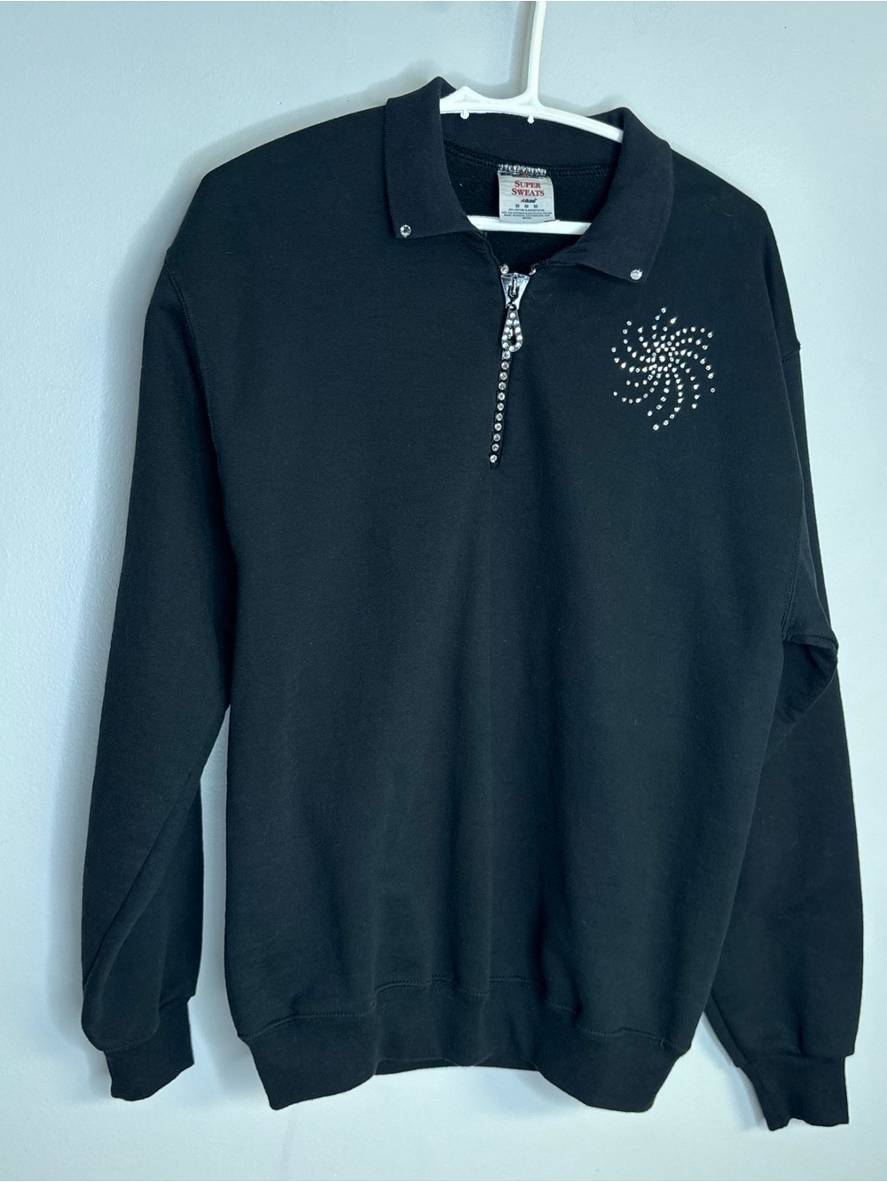 Jerseys vintage Pullover Sweater with Studded Spiral Detail